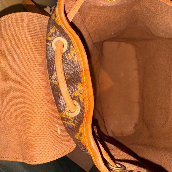 Louis Vuitton Montsouris Mm - Picture 12 of 16